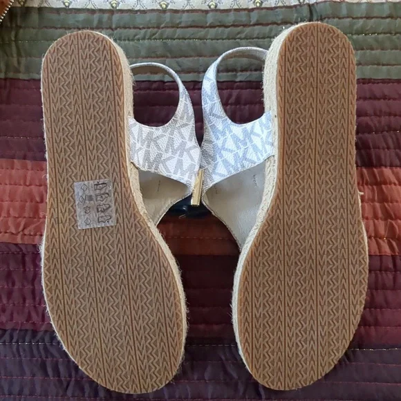 MICHAEL KORS* logo Leather Upper Thong Sandal Espadrille Rubber Bottom Size 6 - Picture 8 of 12